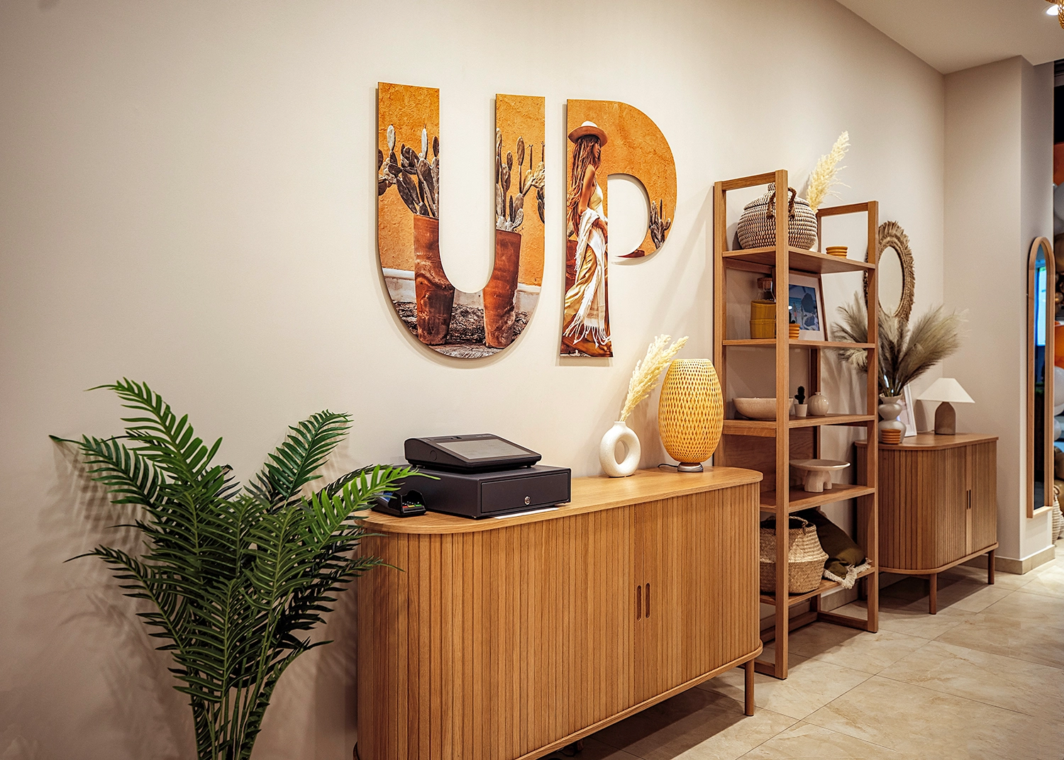 Lentynų ir pertvarų įrengimas