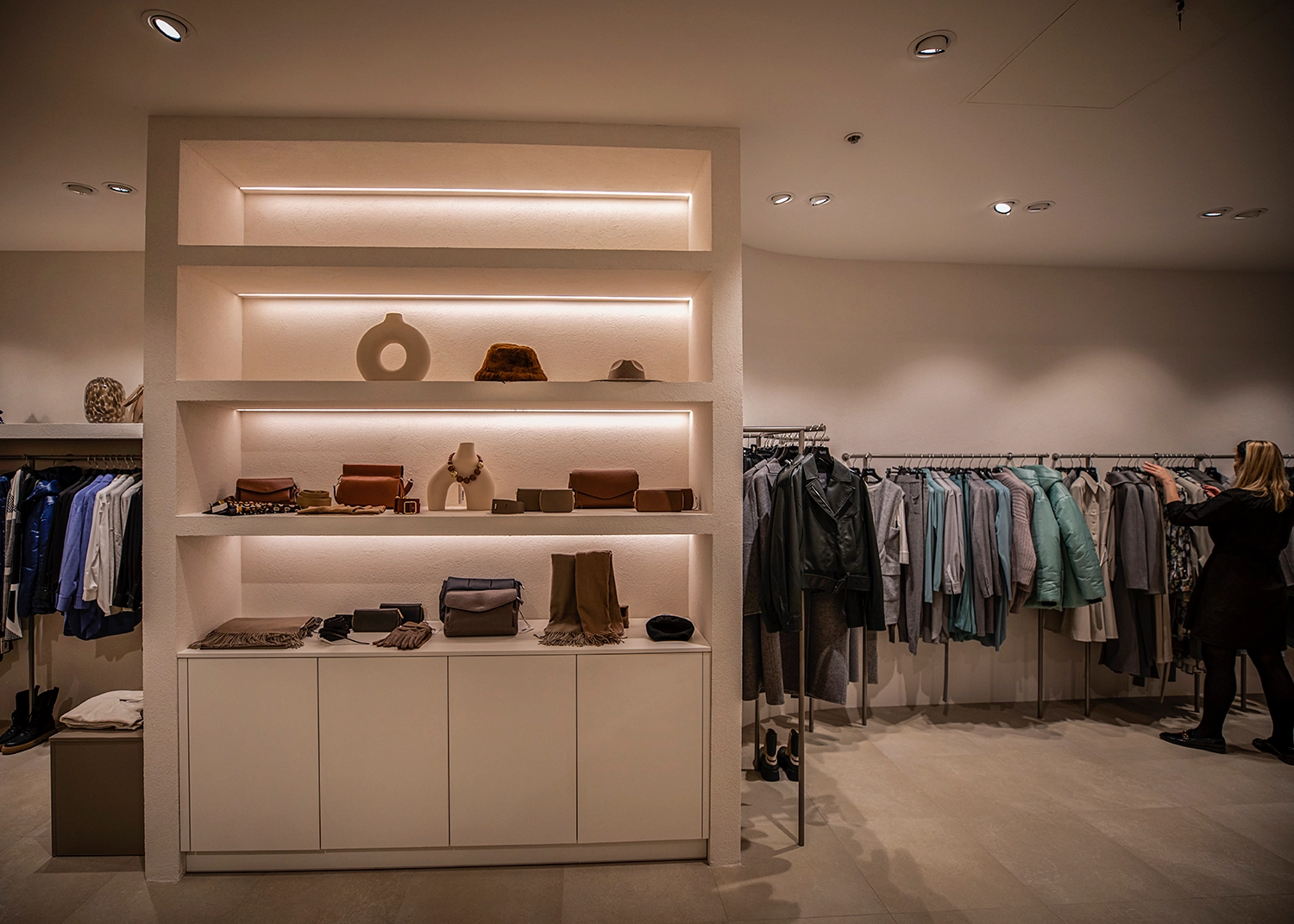 Drabužių parduotuvės įrengimas