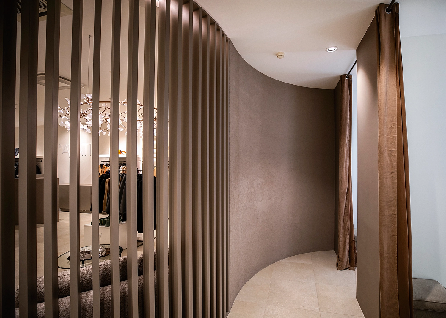 Drabužių parduotuvės įrengimas