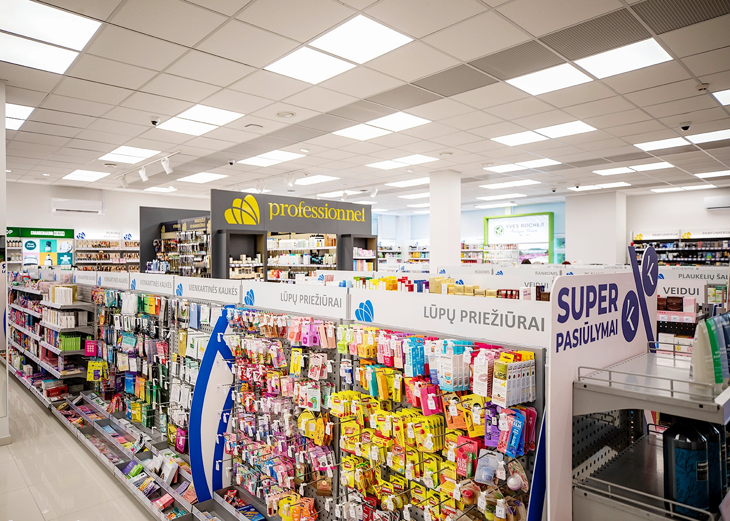 Lentynų ir pertvarų įrengimas